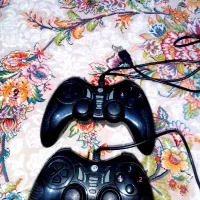 دو عدد دست بازی سیمی