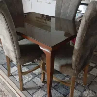 میز غذا خوری،۴نفره کاملا سالم