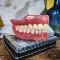 لابراتوار دندانسازی . دندان مصنوعی