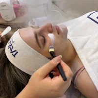 خدمات پاکسازی و فیشال تخصصی پوست