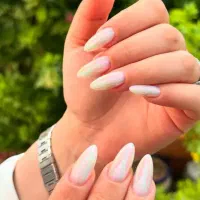 خدمات کاشت ناخن و ترمیم ناخن