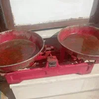 ساج قدیمی با ترازو با کیلو