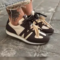 کتونی نیوبالانس (صندلستان)