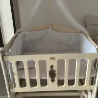 تخت کنار مادر گهواره ای