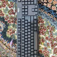 کیبرد سالم همراه با جعبه گارانتی هم داره