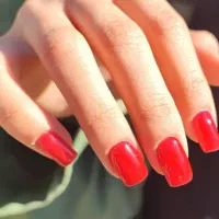 خدمات کاشت ناخن (لاین ژل)