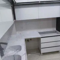 سینک ظرفشویی و صفحه کابینت با سنگ مصنوعی