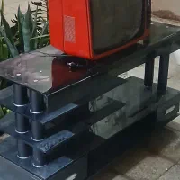 تلوزیون ومیز