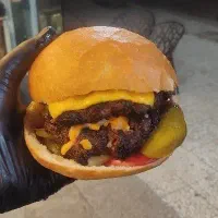 همبرگر دستی خالص طعم بینظیر درصد های مختلف