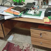 میز و صندلی گردان وکتابخانه و چوب لباسی