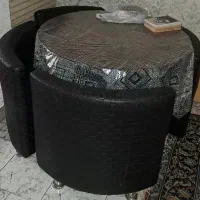 میز ناهارخوری گرد چرمی