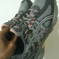 کتونی اورجینال asics در حد نونونو