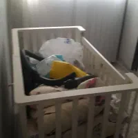 تخت کودک کنار مادری