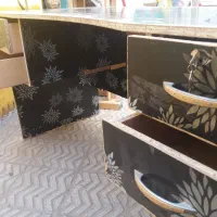 میز و چارپایه