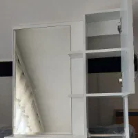آیینه پشت روشویی