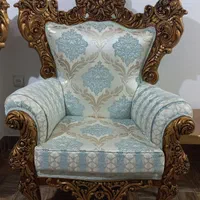 مبل سلطنتی  ومیز وجلو مبلی دو عدد