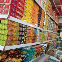 فروشنده سوپرمارکت (خانم)