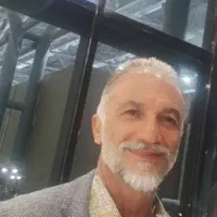 مشاور کسب‌ و کار و توسعه فردی با تجربه بیش از۳۰سال