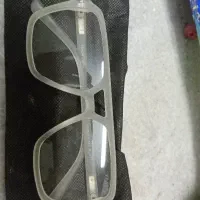 عینک شیشه سفید