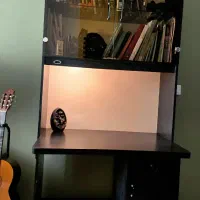 میز تحریر با کتابخانه و در شیشه ای