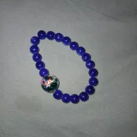 یک عدد گردنبندوچند عدد دست بند خوشگل و خوش رنگ شیک