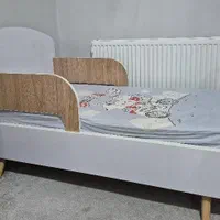 تخت کودک نو با تشک بسیار تمیز