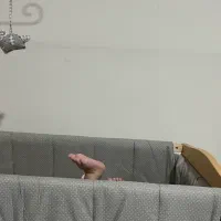 تخت نوزاد کنار مادر|تخت و صندلی بچه|کرمانشاه, |دیوار