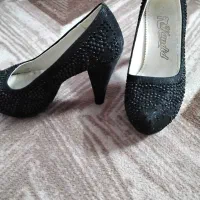 کفش مجلسی|کیف، کفش، کمربند|قم, وادی السلام|دیوار