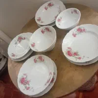 گلدان سفال و گلسرخی