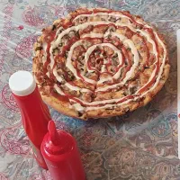 سفارش پیتزا بزرگ ۳ نفره