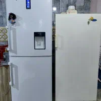 دو عدد یخچال فریزر و یک عدد ساعت