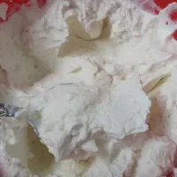 ماست چکیده(جرتان) گوسفندی و گاوی مخلوط هست