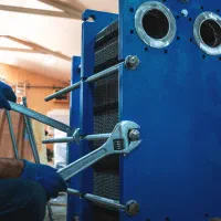 مهندس مکانیک، متخصص طراحی حرارتی مبدل‌های صفحه‌ای