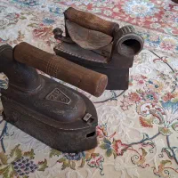 ۲ عدد اتو ذغالی عتیقه قدیمی آنتیک کلکسیونی بکر