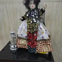 عروسک دکوری با فانوس باطری خور|اسباب‌بازی بچه|جم, |دیوار