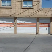 مغازه-130-متری-5-دهنه-نور-و-زیر-زمین-170-متری