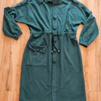 تعدادی پالتوبارانی و مانتو|لباس|میانه, |دیوار