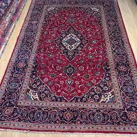 فرش دستبافت ۶ متری کاشان زمینه لاکی