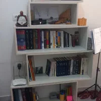 کتابخانه سفید مدرن و کاربردی