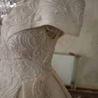 لباس عروس|لباس|ری, منصوریه منگل|دیوار
