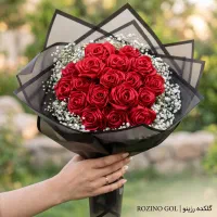 دسته گل روبانی جذاب قرمز با گل عروس رنگبندی مختلف