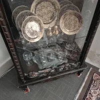 گنجه با لوازم داخل گنجه