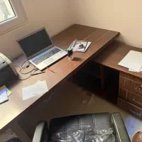 میز اداری و کتابخانه