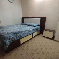 تختخواب دو نفره و پاتختی و دراور و اینه