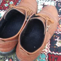 کفش|کیف، کفش، کمربند|قم, نیروگاه|دیوار