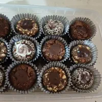 خرما شکلات شیرینی