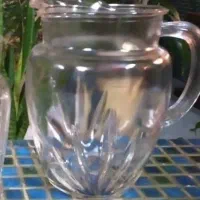 یک عدد پارچ بلور قدیمی