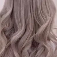 کوتاهی و رنگ و دکلره و میکاپ