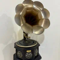 گرامافون سالم درحد نو فقط دکور استفاده شده