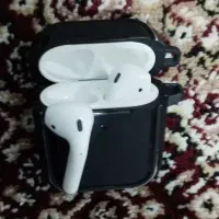 یک جفت ایرپاد نسل ۲ ایفون